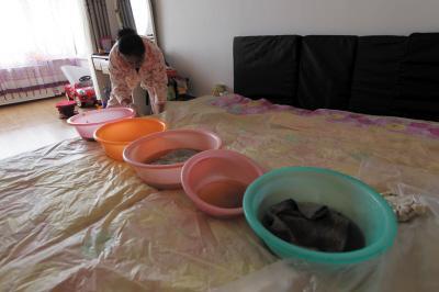 兰陵楼上漏水，住户失联，小区没物管，业主维权难！律师来支招……